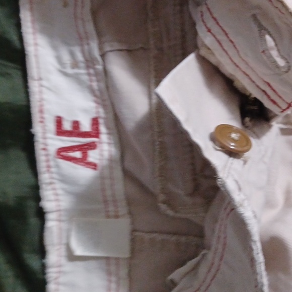American Eagle khaki shorts light and a darker 1 size 34 - Picture 3 of 6